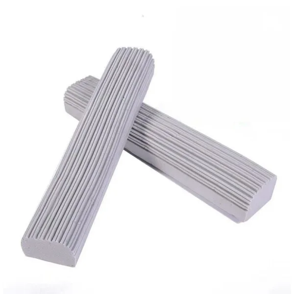 Détail éponge de rechange blanche pour balai éponge, gros plan texture absorbante.