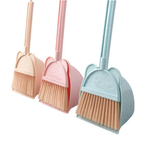 Balai Animal Pour Enfant, design ludique d'éléphant rose, idéal pour initier les petits au ménage.